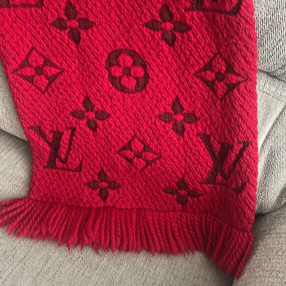 LV Logo Mania Scarf - Picture 5 of 6